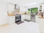 Cheap 5 bedroom detached house for rent in The Ryde,...