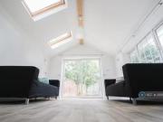 Nice 6 bedroom detached house for rent in Nortoft Road,...