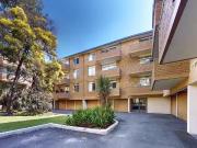 Cheap 8/4 6 Park Avenue, Westmead, NSW 2145