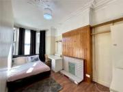 Just in! 8 bedroom house for rent in Cranbrook Road,...