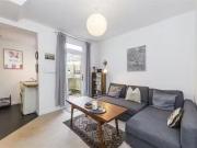 Charming Flat to rent in Barclay Road, Walthamstow,...