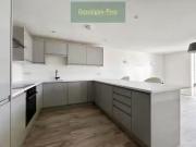 Deal! Flat to rent in East Street, Farnham GU9