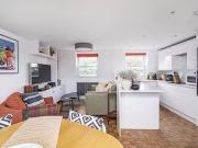 Charming Flat to rent in Nevill Road, Stoke Newington,...