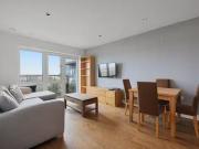 Nice Flat to rent in partents Yard, Longfield Avenue,...