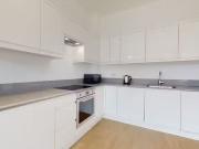 Cozy Flat to rent in Riverbank Way, Brentford TW8