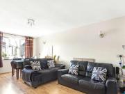 Deanery Close, London, 2 Bedroom Apartment