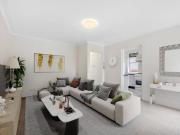 Decent size 2 bedroom apartment between Maroubra shops...
