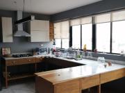 Deck Apartments: Amplio departamento amueblado de dos...