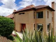 Deja atrás el ruido y la congestión. Descubre Encenillos...