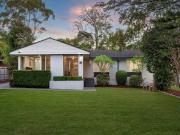 Delightful Family Entertainer in Leafy Address