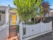 Delightful Victorian Cottage with Private Back Yard