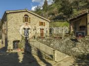 Delizioso borgo di circa 500 mq con attività ricettiva e...