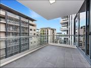 Deluxe 1 bedroom apartment in the heart of Mascot!