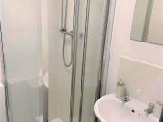 Deluxe En Suite B Has an Apartment