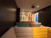 Deluxe Studio E Has an Apartment