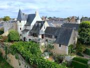 Demeure 16e siècle avec vue dominante au sud de Saumur...