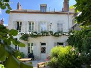 Demeure bourgeoise avec garages, sur parc clos de murs...
