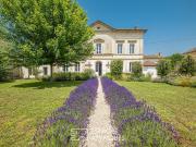 Demeure de charme avec piscine, garage et dépendances...