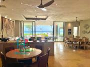 Depa de playa. Terraza con vista al mar y salida a las...