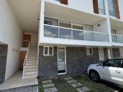 Depa de tres rec en Santa Fe juriquilla. Amplio con alberca