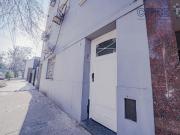 Departamento 1ero por escalera de 3 ambientes a...
