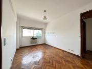 Departamento 2 ambientes al frente con cochera, Liniers