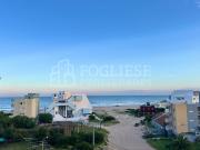 Departamento 2 ambientes con cochera y vista al mar al...