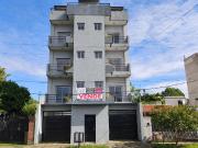 Departamento 2 ambientes con espacio guardacoche en...