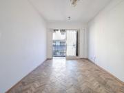 Departamento 2 ambientes en Caballito con balcon corrido