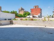 Departamento 2 dormitorios, patio exclusivo y cochera