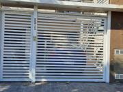 Departamento 2 dormitorios, patio y cochera en planta...