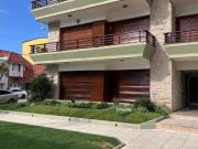 Departamento 3 amb con dependecia y cochera. Zona Varese