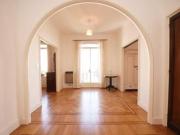Departamento 5 ambientes, piso exclusivo, zona Barrio...