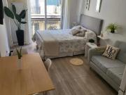 Departamento amoblado monoambiente con balcón Francés