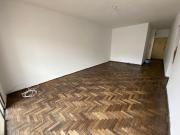 Departamento Amplio de 2 Dormitorios y Balcon en...