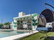 | Departamento amueblado en la playa, en renta. |