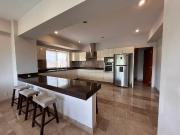 DEPARTAMENTO AMUEBLADO EN RENTA, ZONA CLUB CAMPESTRE