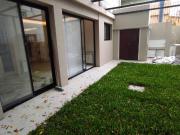 Departamento Boulevard Oroño con jardin y parrillero