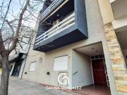 Departamento céntrico con patio apto profesional