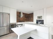 Departamento completamente remodelado con balcón y vista...