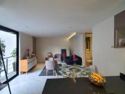 Departamento con balcones en 6to nivel en Eje Central,...