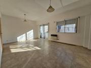 Departamento con cochera en alquiler en Caseros, Tres de...