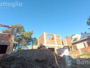 Departamento con espacio vehicular, balcón y terraza en...