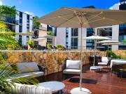 Departamento con jard?n y terraza, concierge y chofer,...