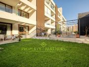 Departamento con jardín en condominio Espacio Escondido,...