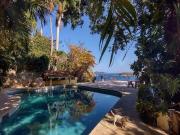 DEPARTAMENTO CON PATIO PRIVADO Y MUELLE