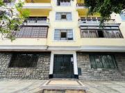 Departamento Con Vista A La Calle Y Balcon