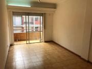 DEPARTAMENTO DE 2 AMB EXTERNO CON BALCON. A MEDIA CUADRA...