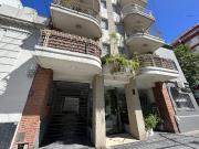Departamento de 2 ambientes con balcón y cochera en...