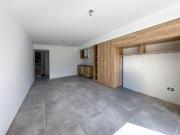 Departamento de 2 dormitorios con mega patio de 122m²...